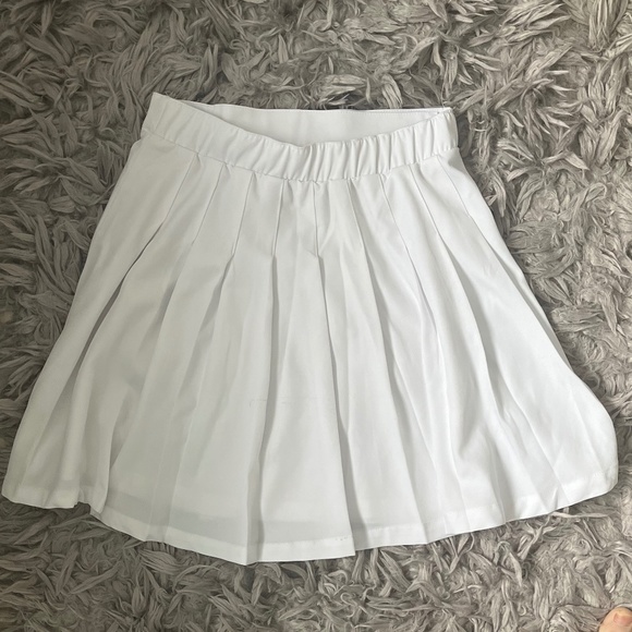 Short White Pleated Skirt S - Picture 3 of 6